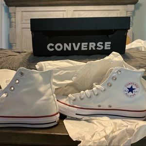 Size 9 white Converse All Star